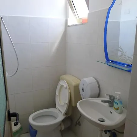 House, For Couple In 2nd Floor Daire *