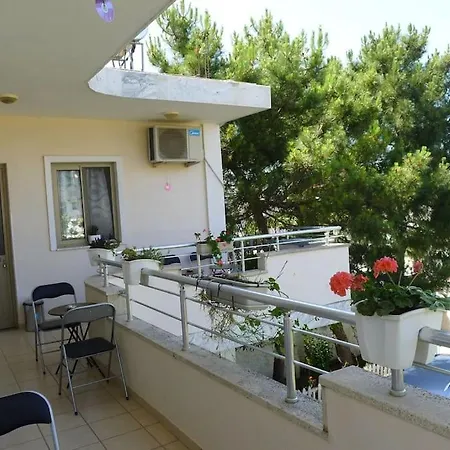 House, For Couple In 2nd Floor Lejlighed