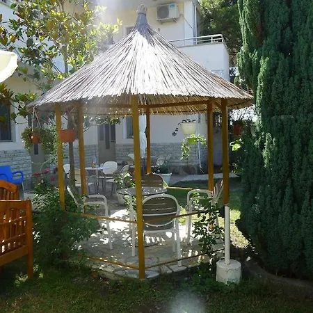 House, For Couple In 2nd Floor *