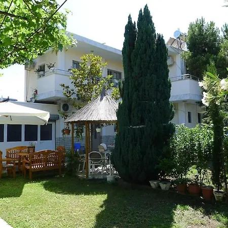 House, For Couple In 2nd Floor *