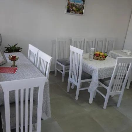 House, For Couple In 2nd Floor Lägenhet *